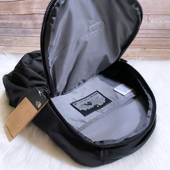 The North Face Unisex Jester 28 Liter Backpack In Black - Picture 5 of 7